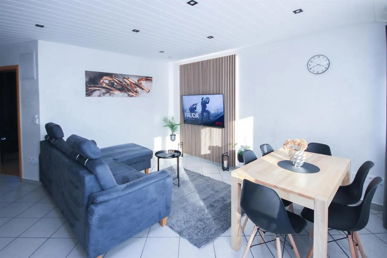 Apartment Alfa Stuttgart 3Zi-Maisonette 6 Personen Zuffenhausen Nahe Porsche & Bosch L Wifi & Smarttv I 3Br 4 Beds I Kitchen I Bathroom & Wc