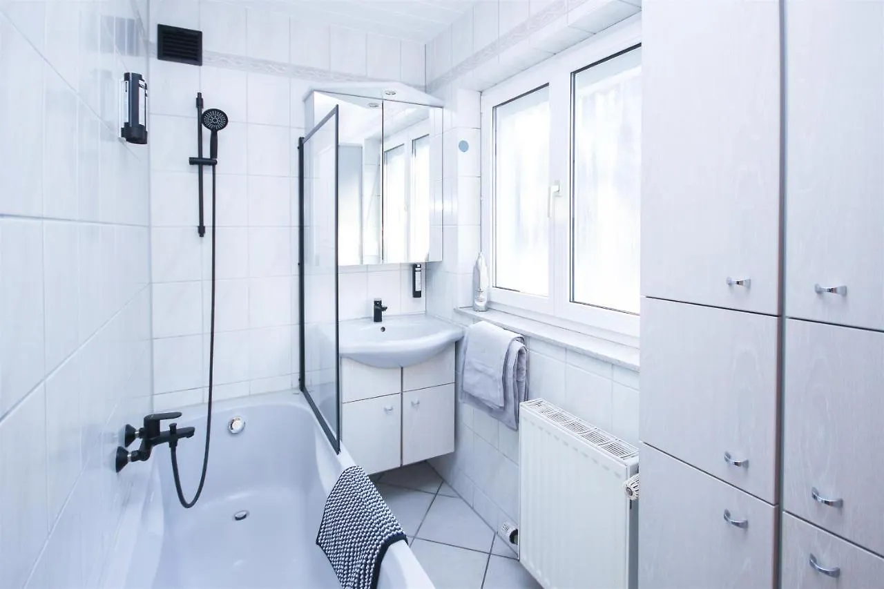 Apartment Alfa Stuttgart 3Zi-Maisonette 6 Personen Zuffenhausen Nahe Porsche & Bosch L Wifi & Smarttv I 3Br 4 Beds I Kitchen I Bathroom & Wc