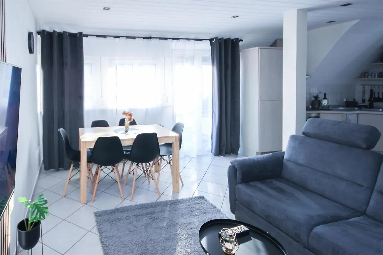 Alfa Stuttgart 3Zi-Maisonette 6 Personen Zuffenhausen Nahe Porsche & Bosch L Wifi & Smarttv I 3Br 4 Beds I Kitchen I Bathroom & Wc
