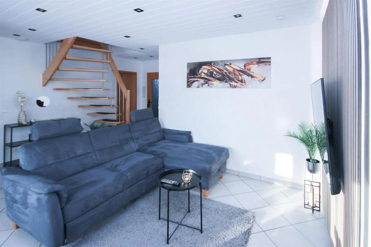 Apartment Alfa Stuttgart 3Zi-Maisonette 6 Personen Zuffenhausen Nahe Porsche & Bosch L Wifi & Smarttv I 3Br 4 Beds I Kitchen I Bathroom & Wc