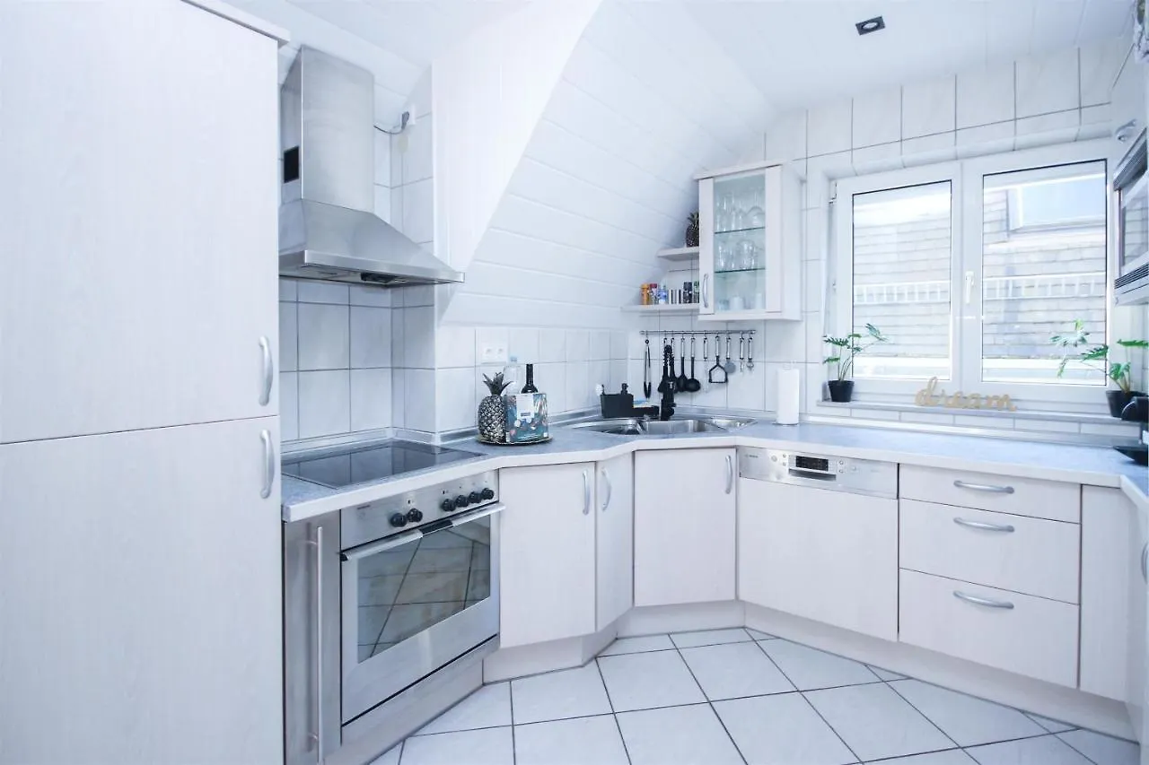 Alfa Stuttgart 3Zi-Maisonette 6 Personen Zuffenhausen Nahe Porsche & Bosch L Wifi & Smarttv I 3Br 4 Beds I Kitchen I Bathroom & Wc 0*,