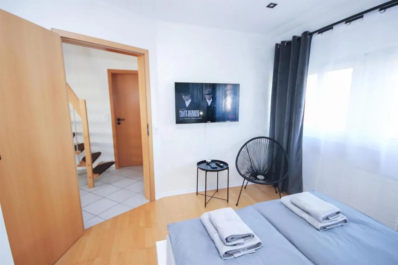 Alfa Stuttgart 3Zi-Maisonette 6 Personen Zuffenhausen Nahe Porsche & Bosch L Wifi & Smarttv I 3Br 4 Beds I Kitchen I Bathroom & Wc