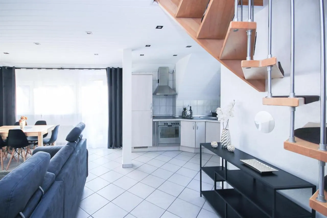 Alfa Stuttgart 3Zi-Maisonette 6 Personen Zuffenhausen Nahe Porsche & Bosch L Wifi & Smarttv I 3Br 4 Beds I Kitchen I Bathroom & Wc 0*,