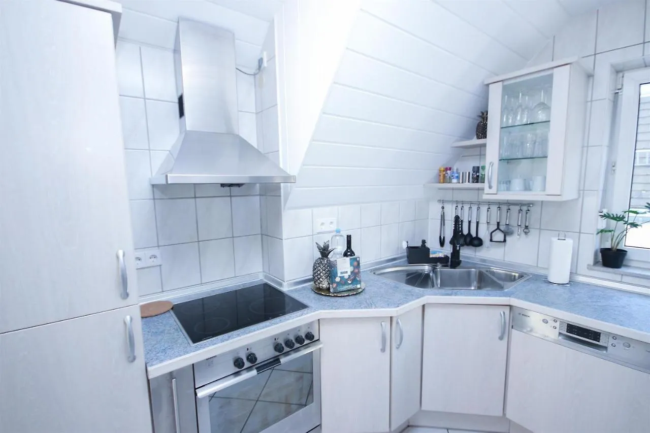 Alfa Stuttgart 3Zi-Maisonette 6 Personen Zuffenhausen Nahe Porsche & Bosch L Wifi & Smarttv I 3Br 4 Beds I Kitchen I Bathroom & Wc Germany
