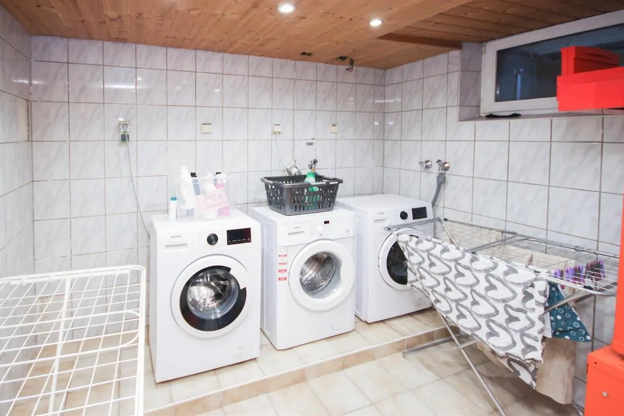 Apartment Alfa Stuttgart 3Zi-Maisonette 6 Personen Zuffenhausen Nahe Porsche & Bosch L Wifi & Smarttv I 3Br 4 Beds I Kitchen I Bathroom & Wc