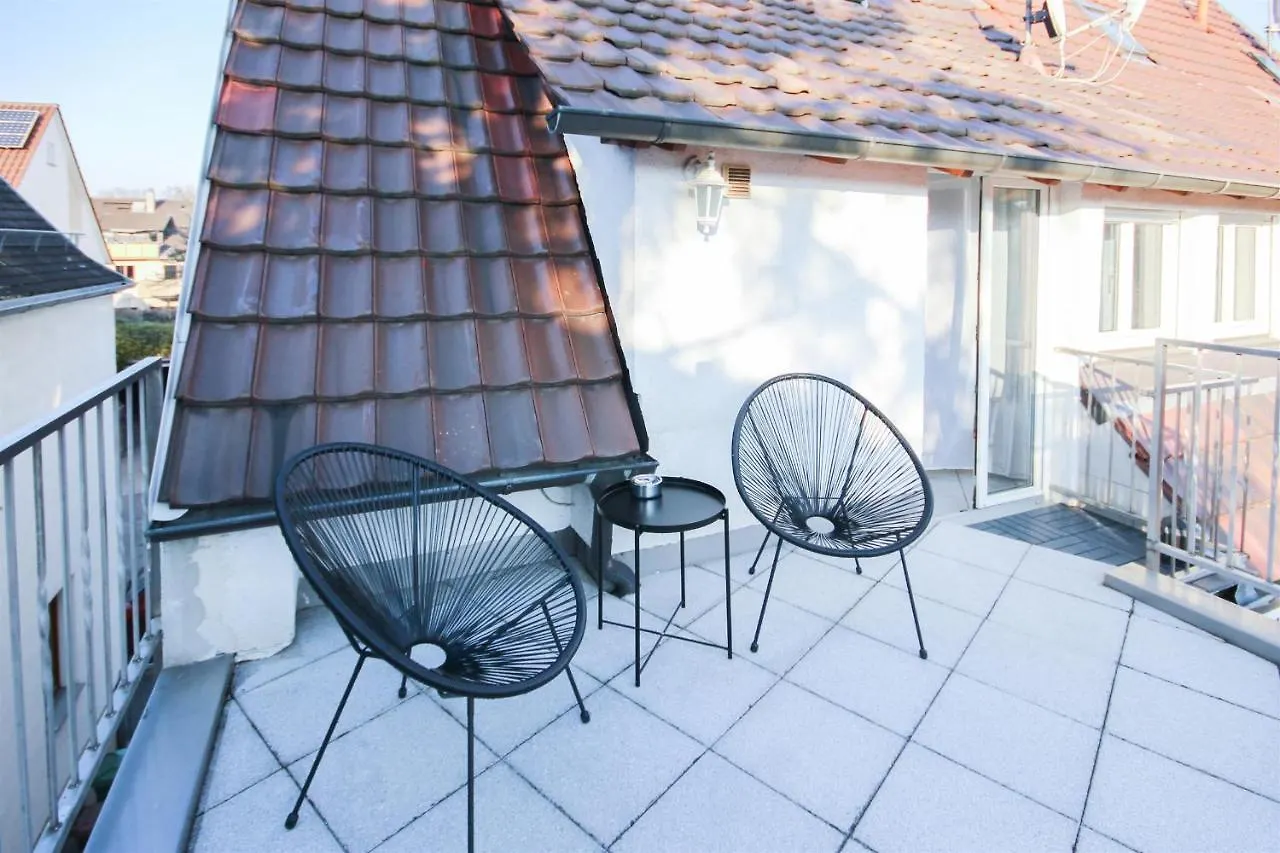 Apartment Alfa Stuttgart 3Zi-Maisonette 6 Personen Zuffenhausen Nahe Porsche & Bosch L Wifi & Smarttv I 3Br 4 Beds I Kitchen I Bathroom & Wc Germany