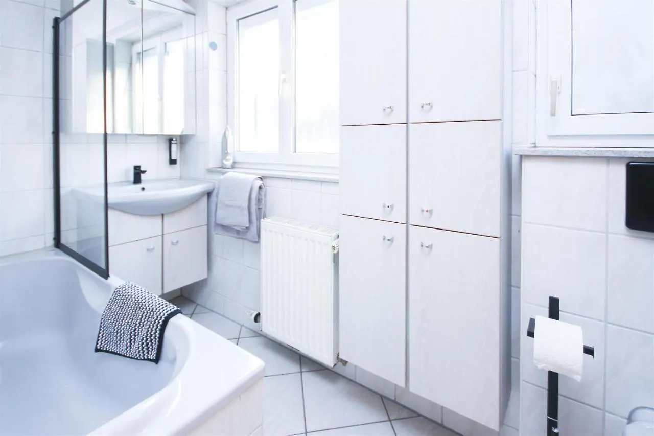 Apartment Alfa Stuttgart 3Zi-Maisonette 6 Personen Zuffenhausen Nahe Porsche & Bosch L Wifi & Smarttv I 3Br 4 Beds I Kitchen I Bathroom & Wc Germany