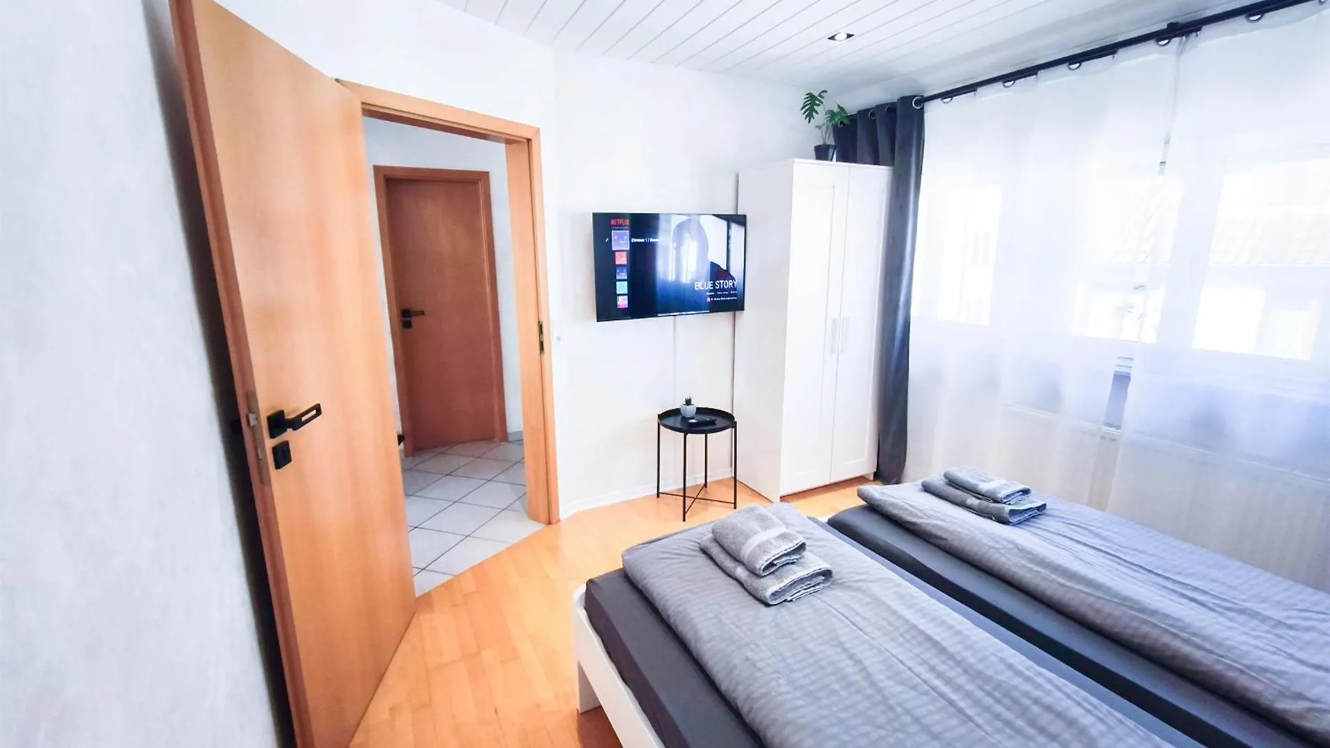 Alfa Stuttgart 3Zi-Maisonette 6 Personen Zuffenhausen Nahe Porsche & Bosch L Wifi & Smarttv I 3Br 4 Beds I Kitchen I Bathroom & Wc Germany
